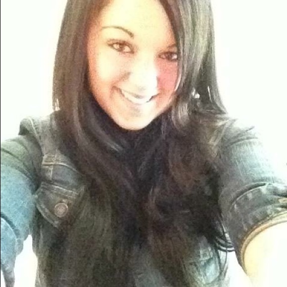 🎀 Meet your Posher, Brittany 🎀 - Picture 1 of 6